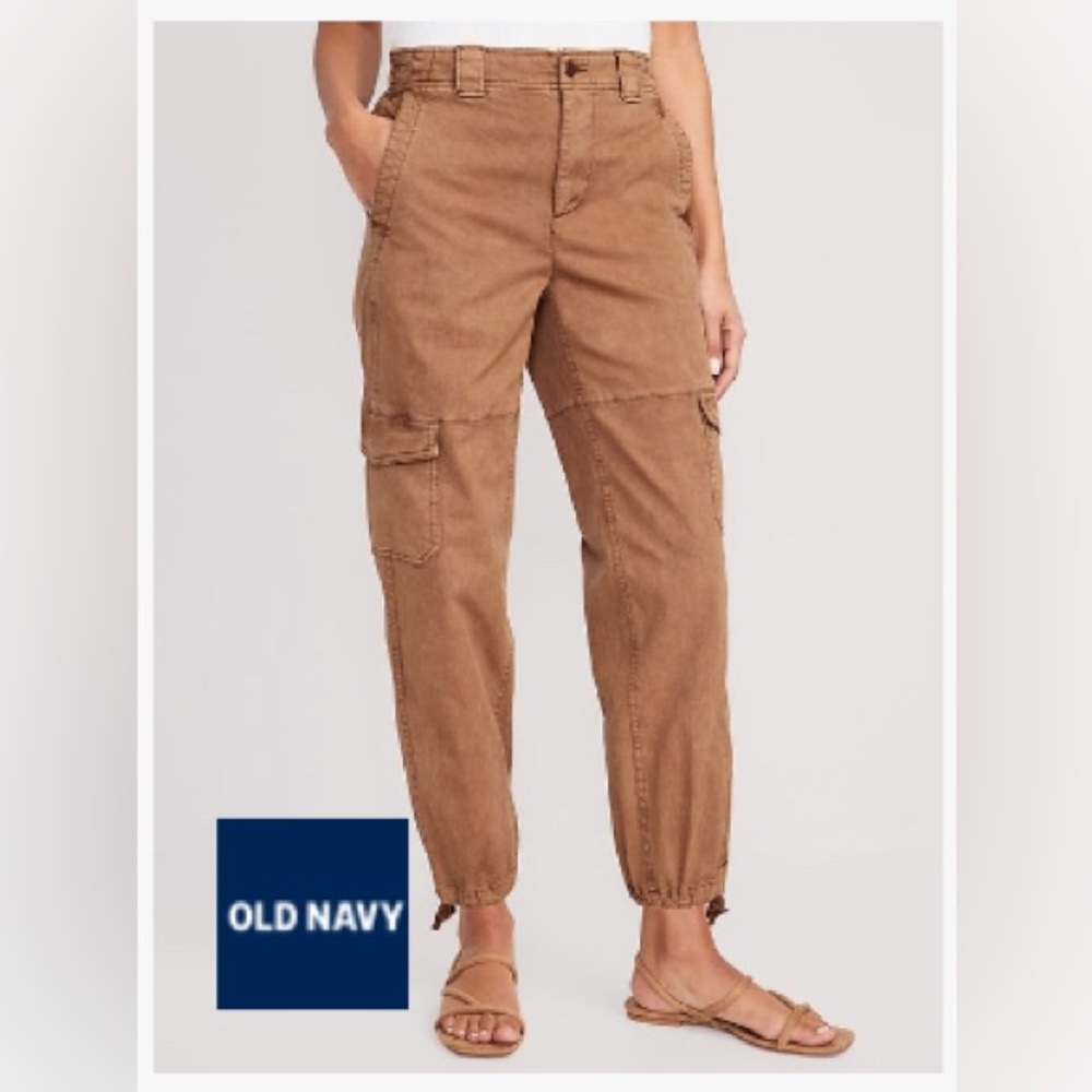 Old Navy High-Waisted Barrel Cargo Ankle Pants in Camel - XS Petite
